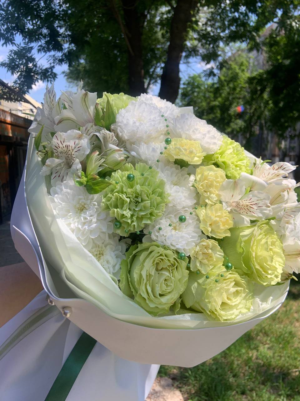 Букет в бело-зелёной гамме